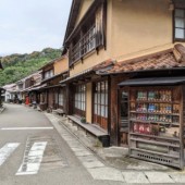 Máy bán hàng tự động phong cách thời Edo ở thị trấn cổ Omori